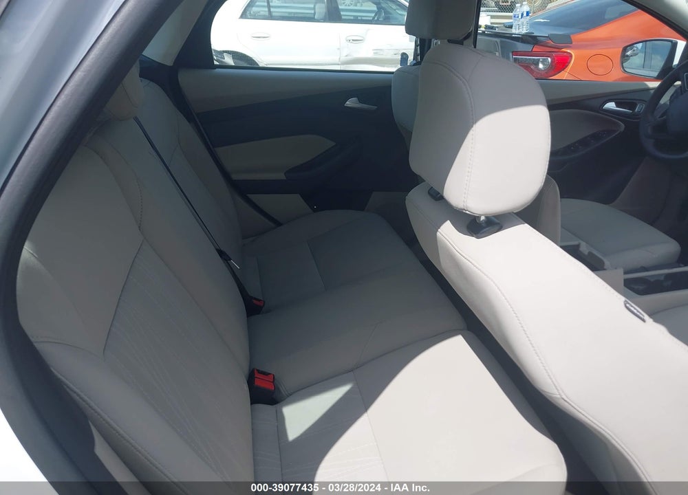 2015 FORD FOCUS SE VIN: 1FADP3K25FL252451