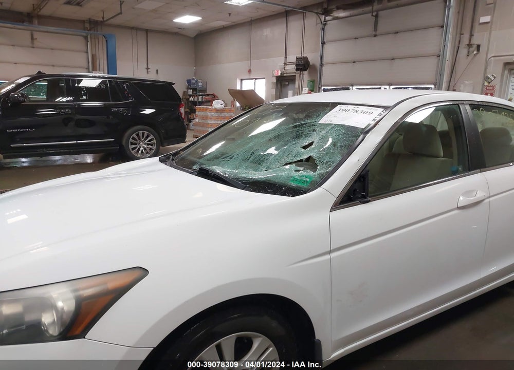 2010 HONDA ACCORD 2.4 LX-P VIN: 1HGCP2F49AA028844