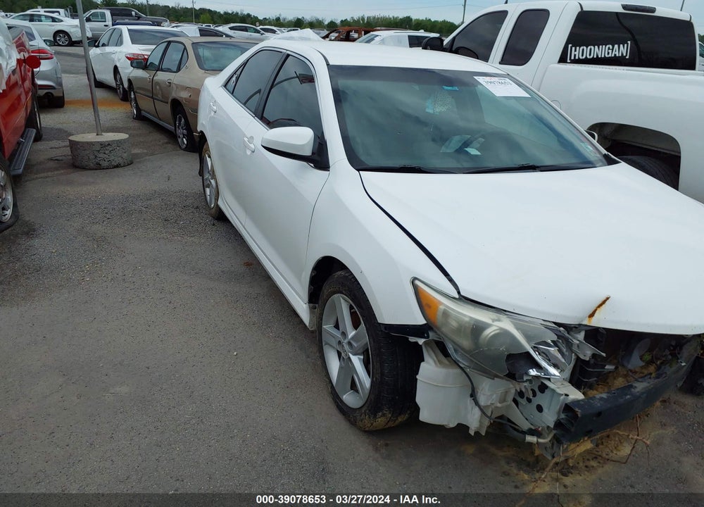 2014 TOYOTA CAMRY SE VIN: 4T1BF1FK3EU740904