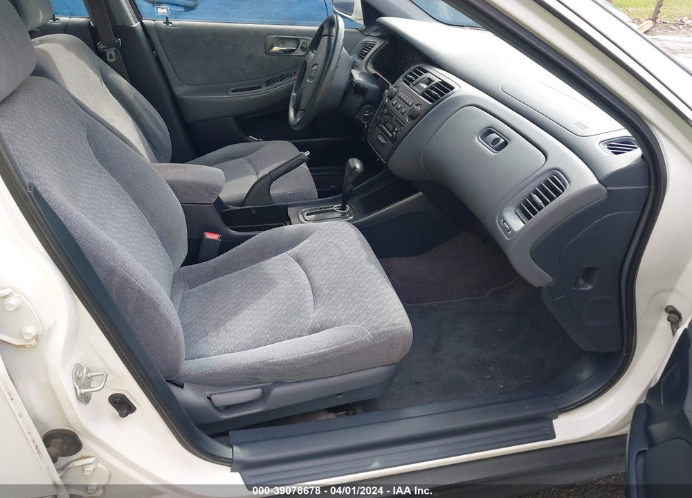 2001 HONDA ACCORD 2.3 LX VIN: JHMCG564X1C000117