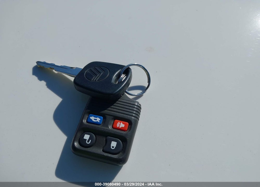 2001 MERCURY GRAND MARQUIS GS VIN: 2MEFM74W01X701936