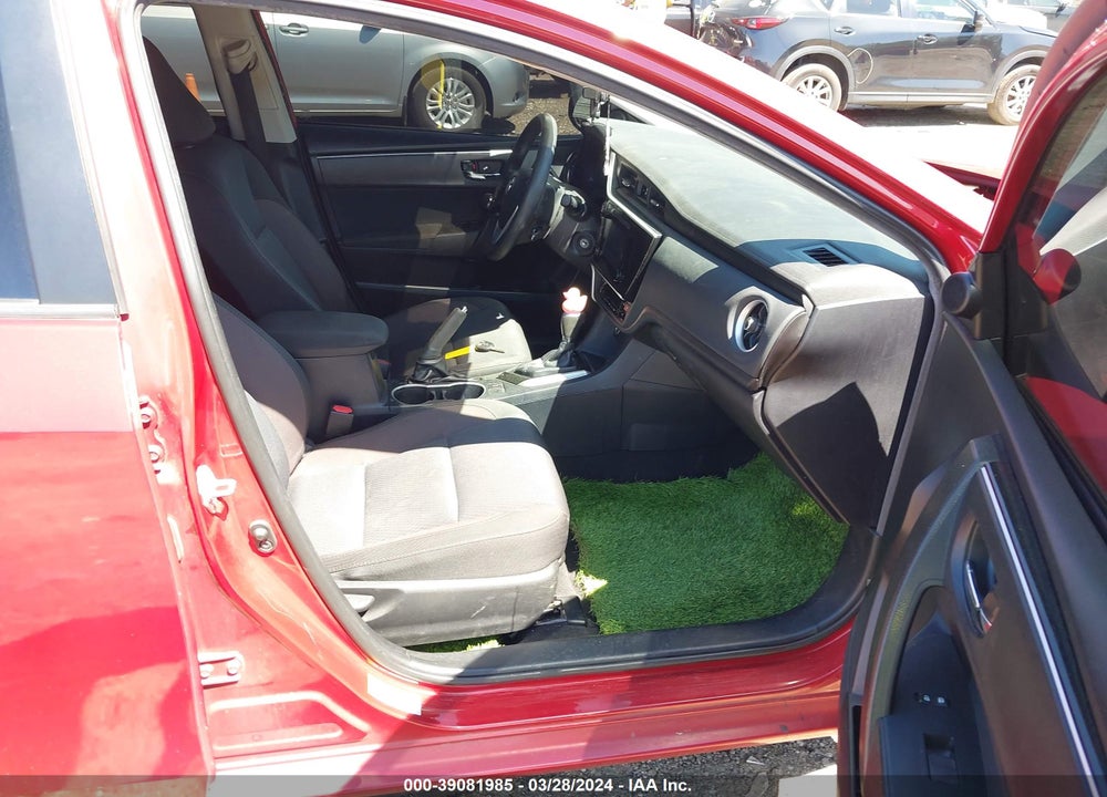 2018 TOYOTA COROLLA LE VIN: 2T1BURHE1JC983411