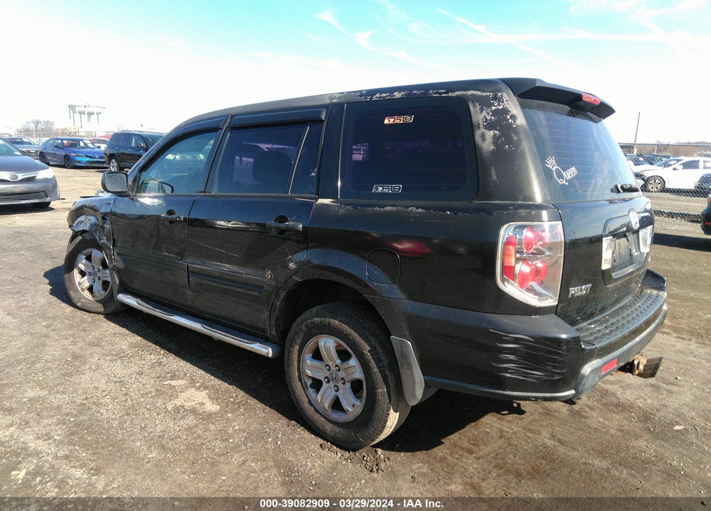 2006 HONDA PILOT LX VIN: 5FNYF18146B029371