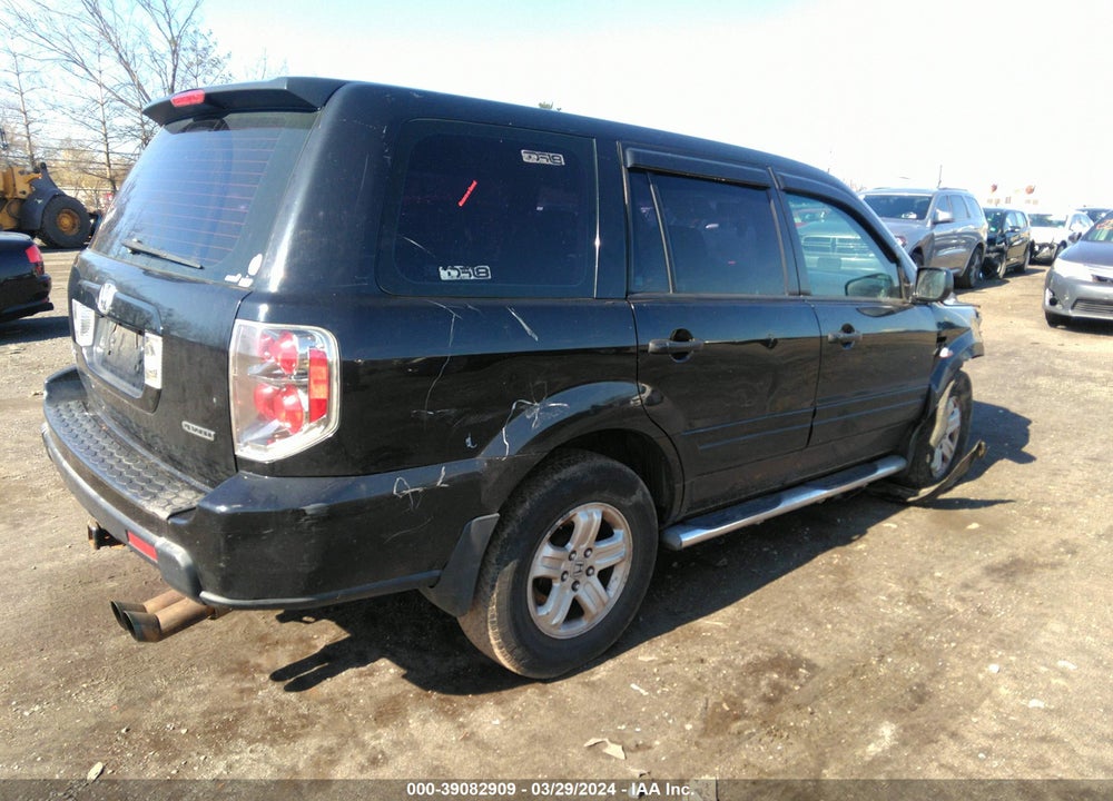 2006 HONDA PILOT LX VIN: 5FNYF18146B029371