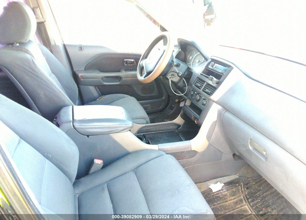 2006 HONDA PILOT LX VIN: 5FNYF18146B029371