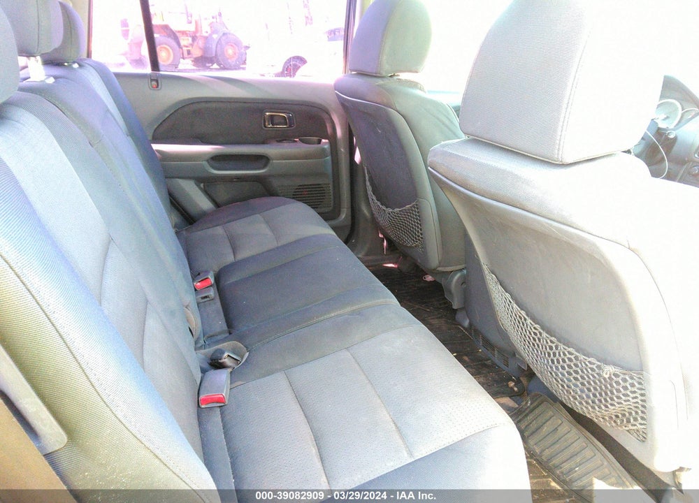 2006 HONDA PILOT LX VIN: 5FNYF18146B029371