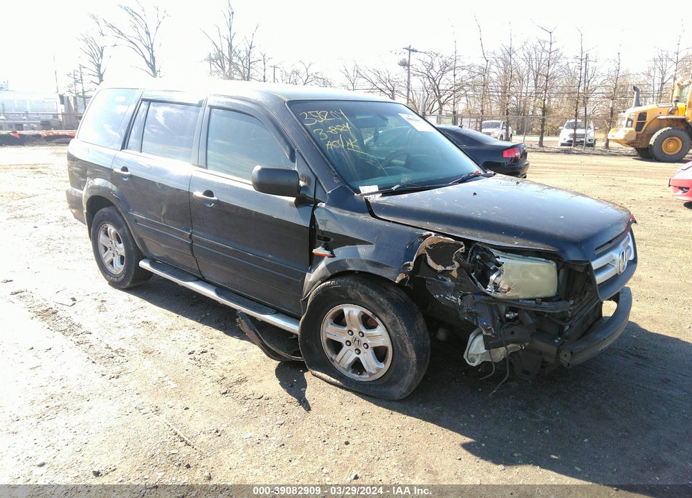 2006 HONDA PILOT LX VIN: 5FNYF18146B029371