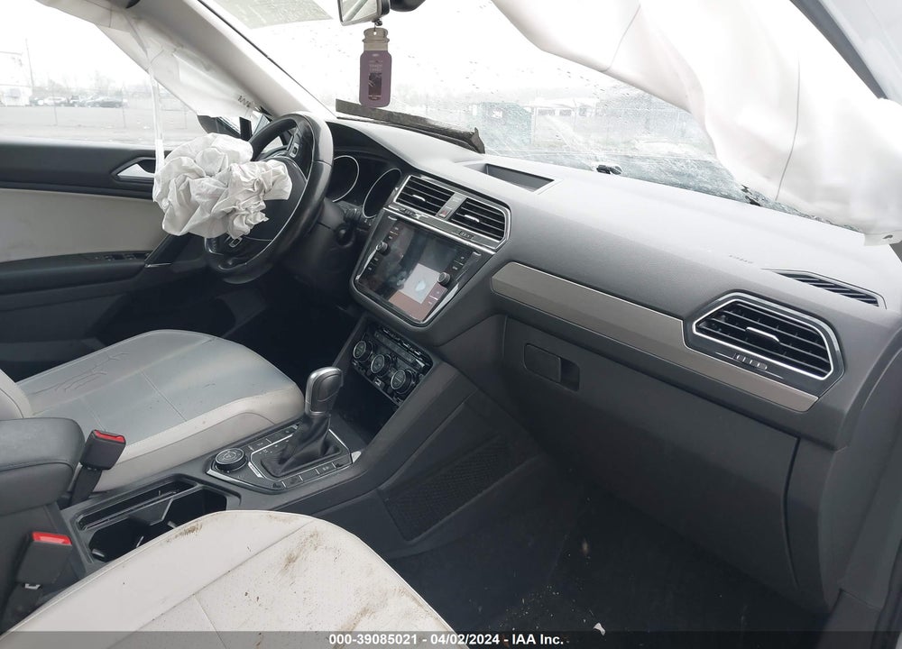 2018 VOLKSWAGEN TIGUAN VIN: 3VV2B7AXXJM000675