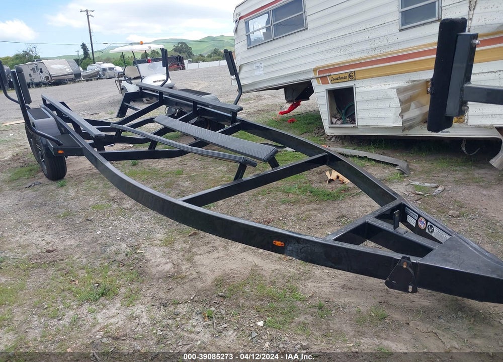 2022 BOATMATE TRAILERS SURFBOSS 23B VIN: 5A7BB2327NT005350