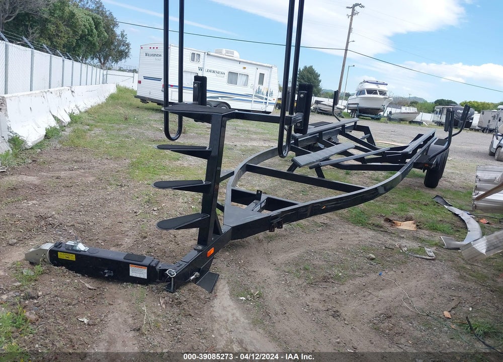 2022 BOATMATE TRAILERS SURFBOSS 23B VIN: 5A7BB2327NT005350