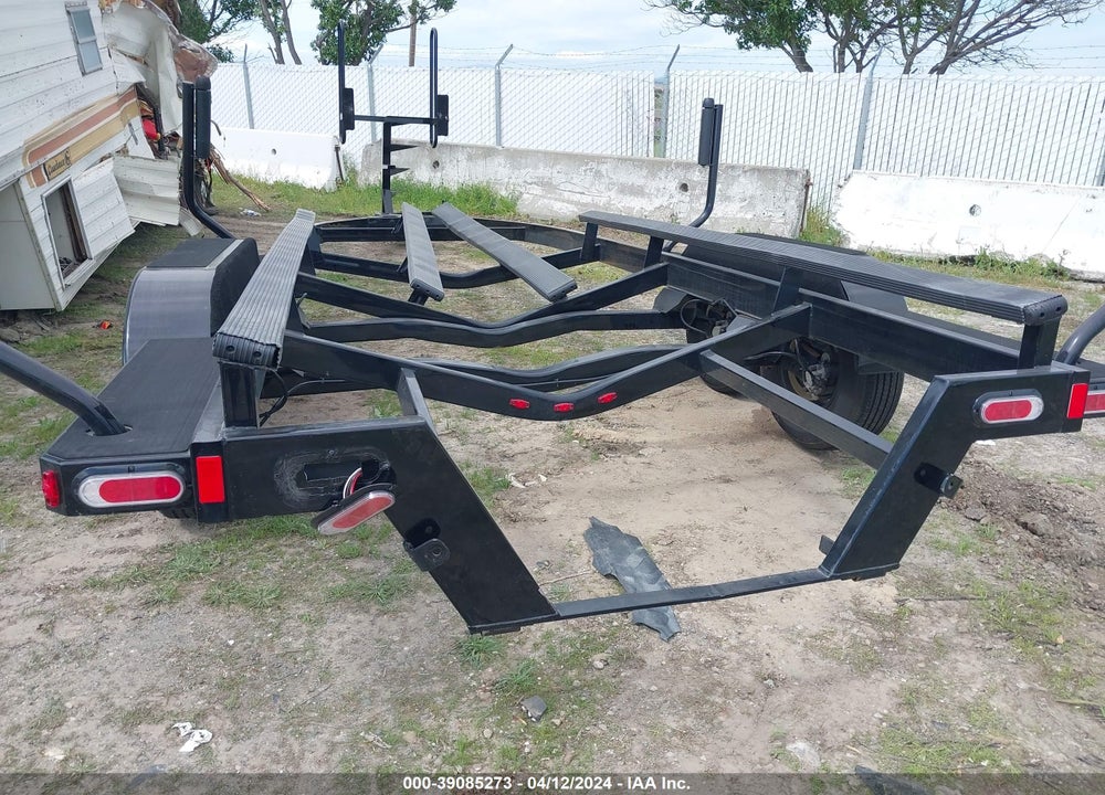 2022 BOATMATE TRAILERS SURFBOSS 23B VIN: 5A7BB2327NT005350