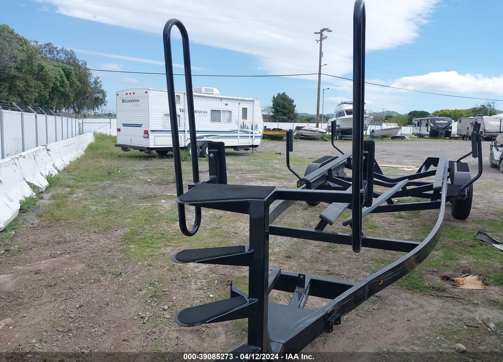 2022 BOATMATE TRAILERS SURFBOSS 23B VIN: 5A7BB2327NT005350