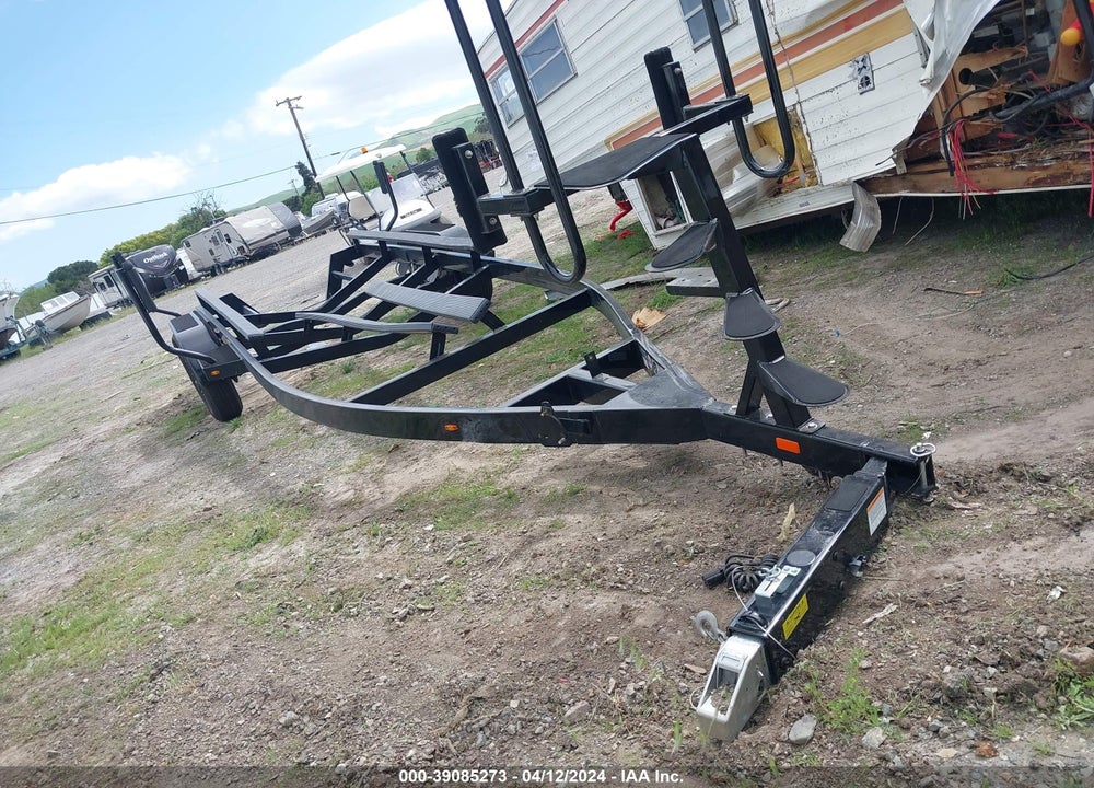2022 BOATMATE TRAILERS SURFBOSS 23B VIN: 5A7BB2327NT005350