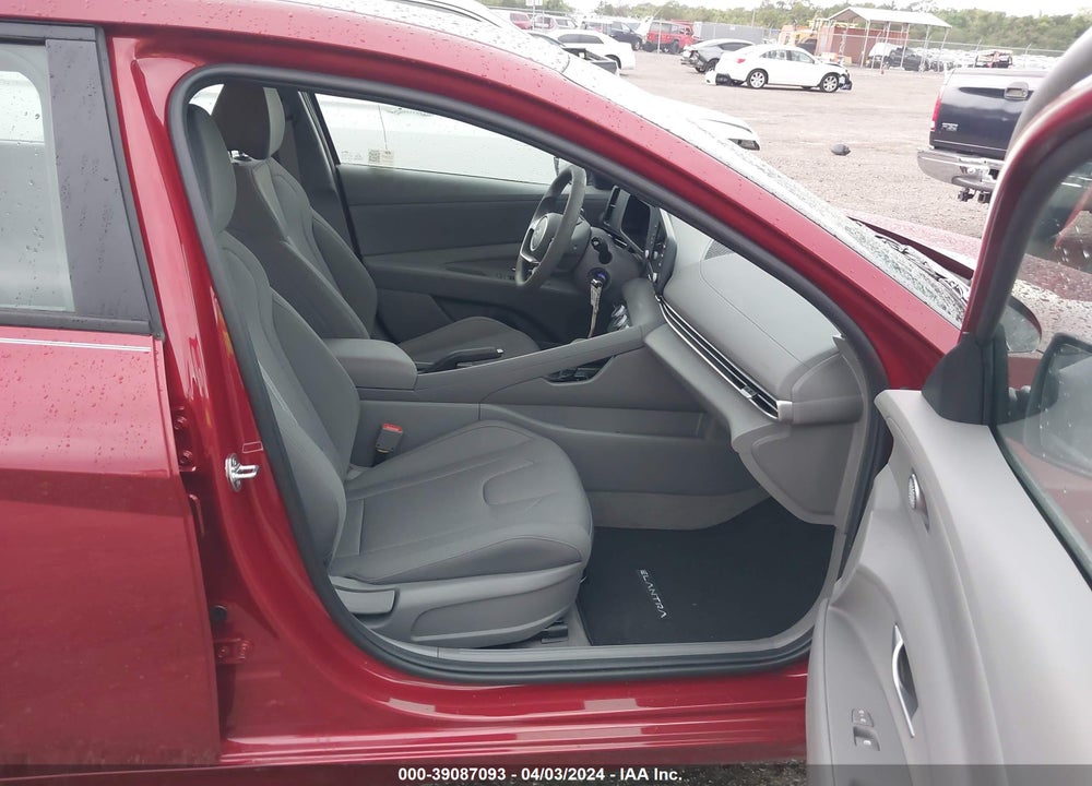 2024 HYUNDAI ELANTRA SE VIN: KMHLL4DG8RU721526