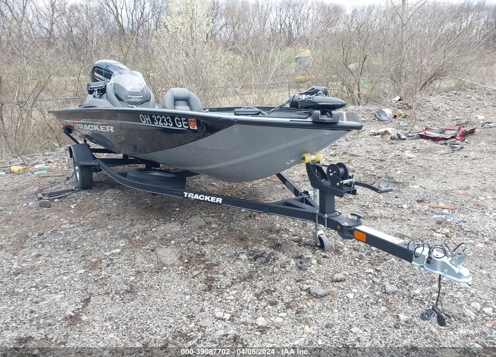 2021 TRACKER MARINE PRO TEAM 175 TXW W/TRAILER VIN: BUJ33583G021