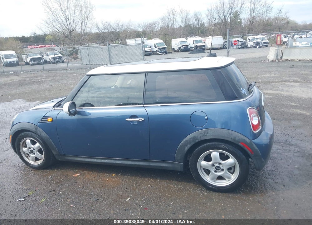 2011 MINI COOPER VIN: WMWSU3C51BT253784