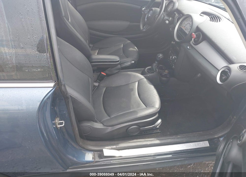2011 MINI COOPER VIN: WMWSU3C51BT253784