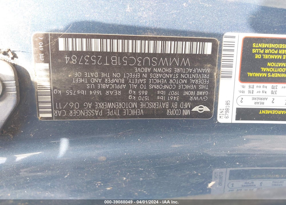 2011 MINI COOPER VIN: WMWSU3C51BT253784