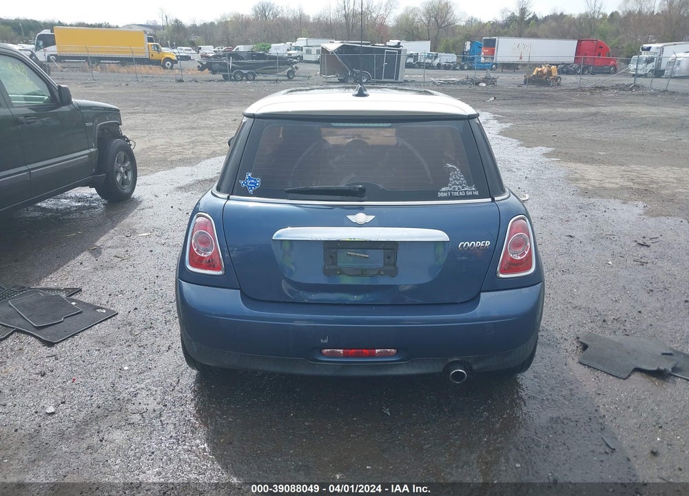 2011 MINI COOPER VIN: WMWSU3C51BT253784