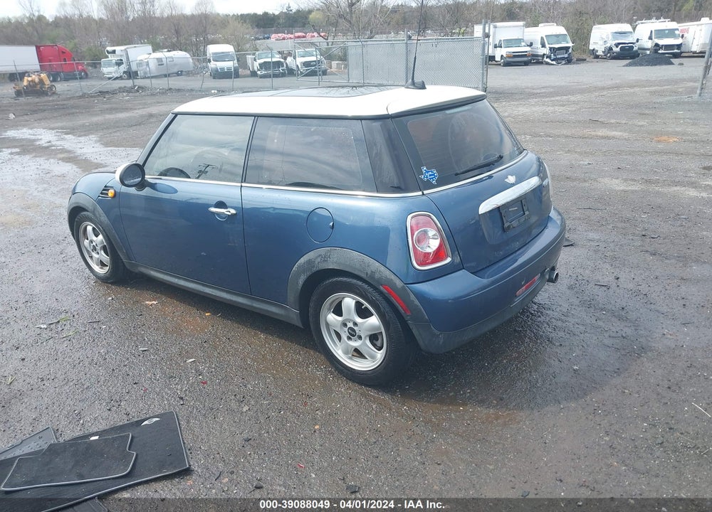 2011 MINI COOPER VIN: WMWSU3C51BT253784
