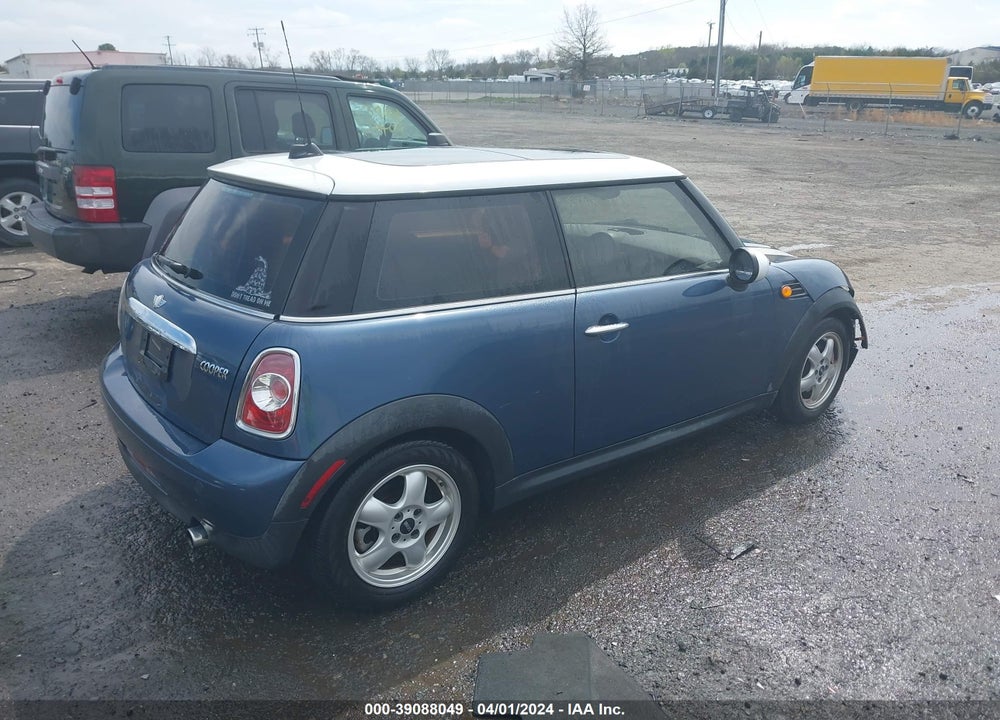 2011 MINI COOPER VIN: WMWSU3C51BT253784