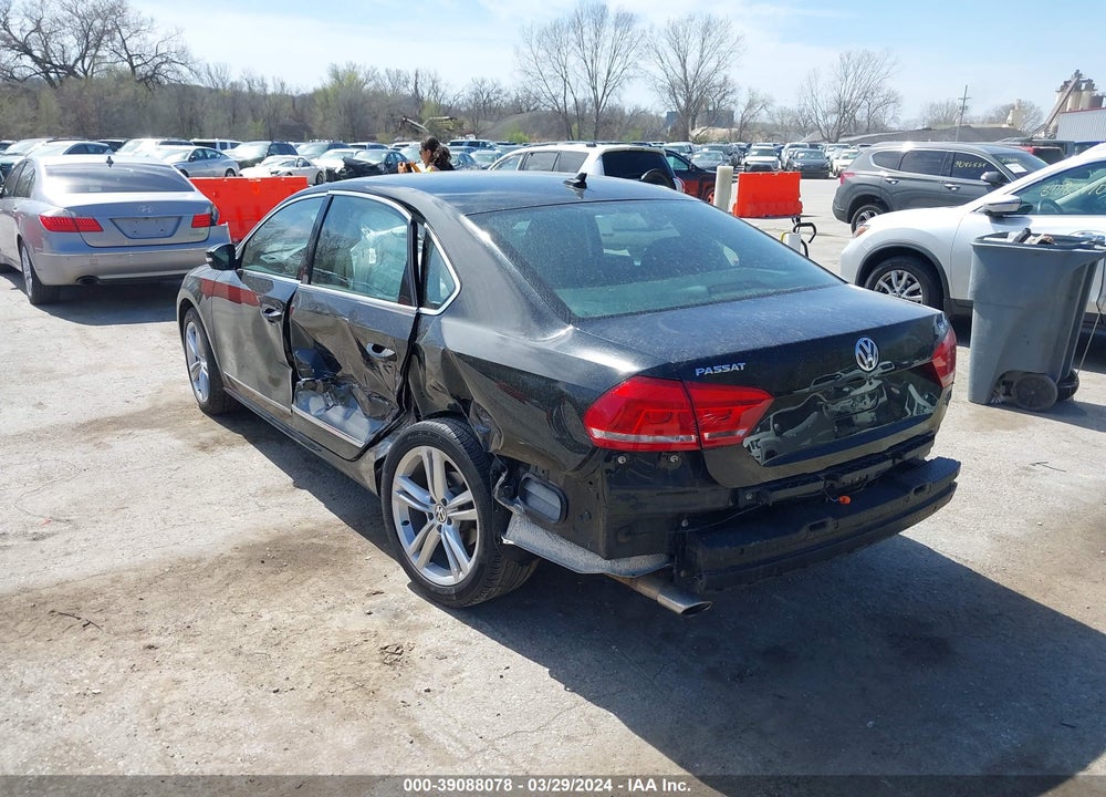 2014 VOLKSWAGEN PASSAT 2.0L TDI SE VIN: 1VWBN7A32EC104942