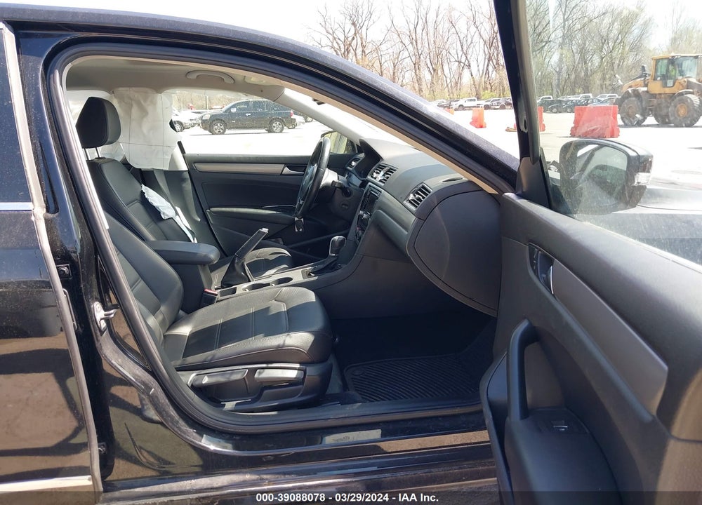 2014 VOLKSWAGEN PASSAT 2.0L TDI SE VIN: 1VWBN7A32EC104942