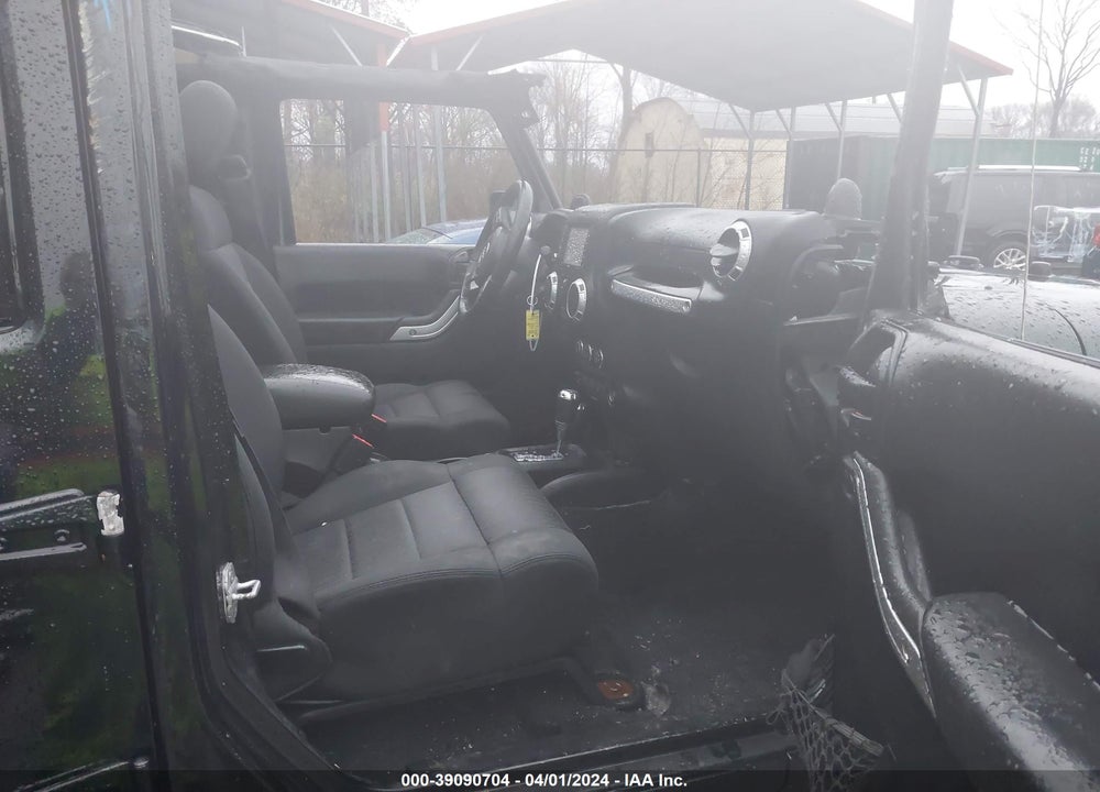 2012 JEEP WRANGLER UNLIMITED SAHARA VIN: 1C4HJWEG8CL186012