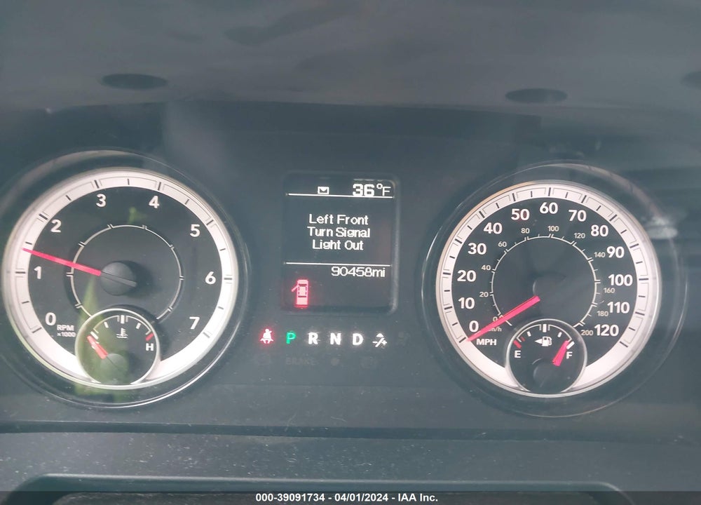 2019 RAM 1500 CLASSIC EXPRESS QUAD CAB 4X4 6'4 BOX VIN: 1C6RR7FG1KS617836