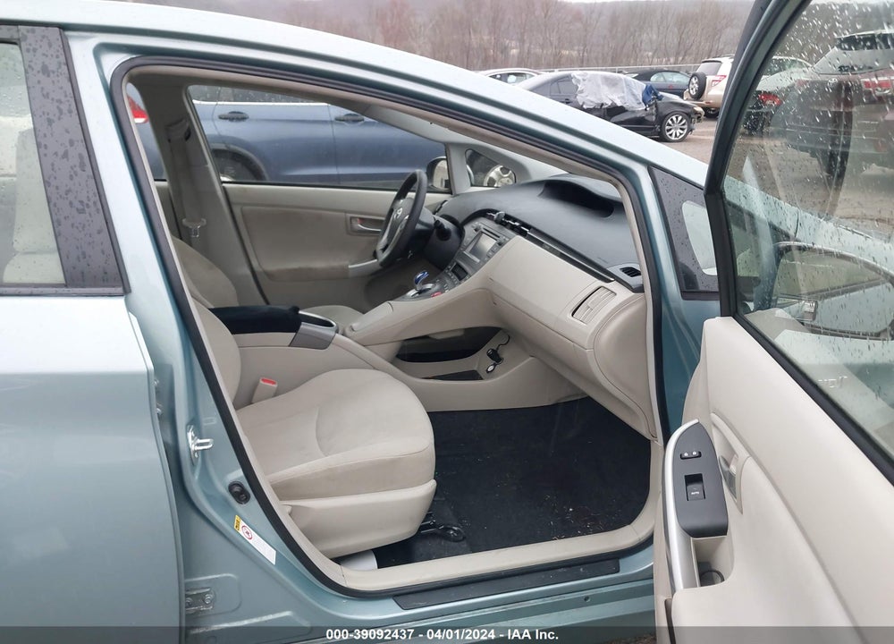 2014 TOYOTA PRIUS VIN: JTDKN3DUXE1830981