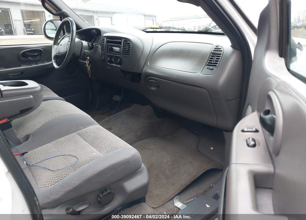 2002 FORD F-150 LARIAT/XLT VIN: 1FTRW08L12KB25181