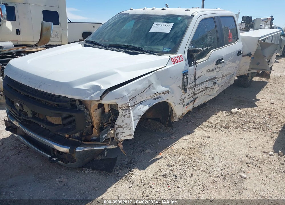 2022 FORD F-350 CHASSIS XL VIN: 1FD8W3HT0NEE49623