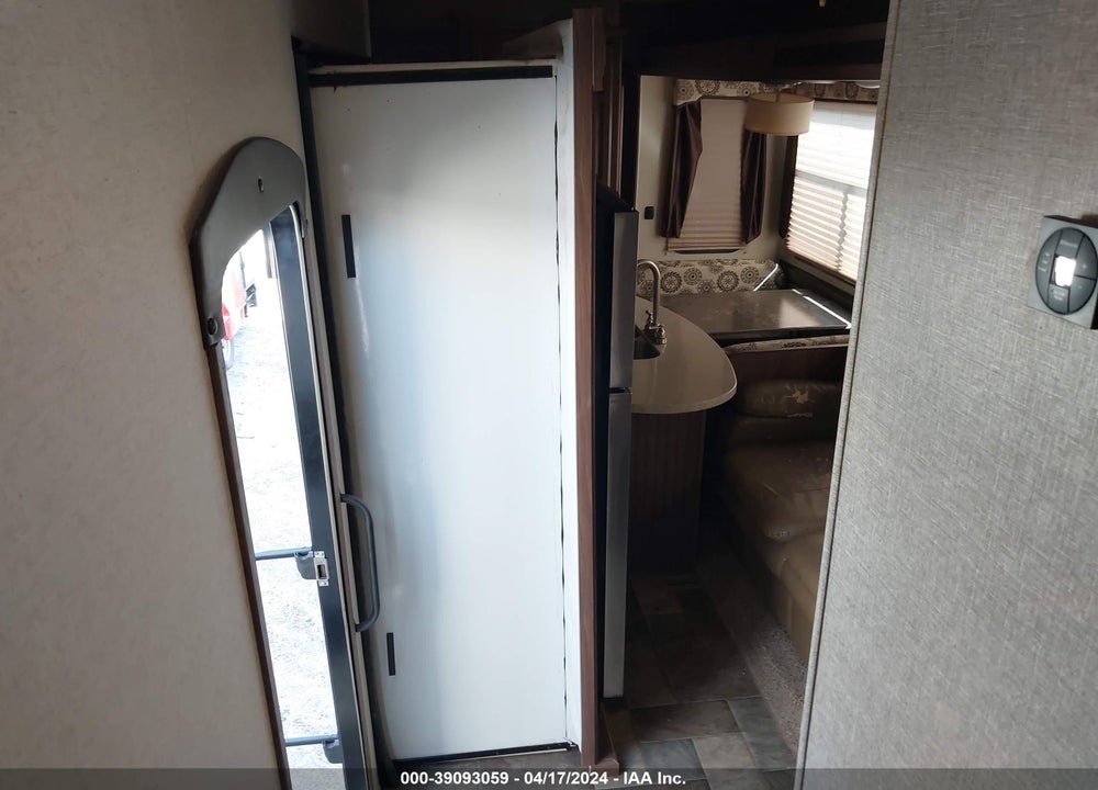 2016 HEARTLAND OAKMONT TRAVEL TRAILER VIN: 5SFBG4222GE313037
