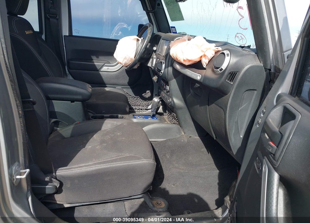 2015 JEEP WRANGLER UNLIMITED SAHARA VIN: 1C4HJWEG9FL532413