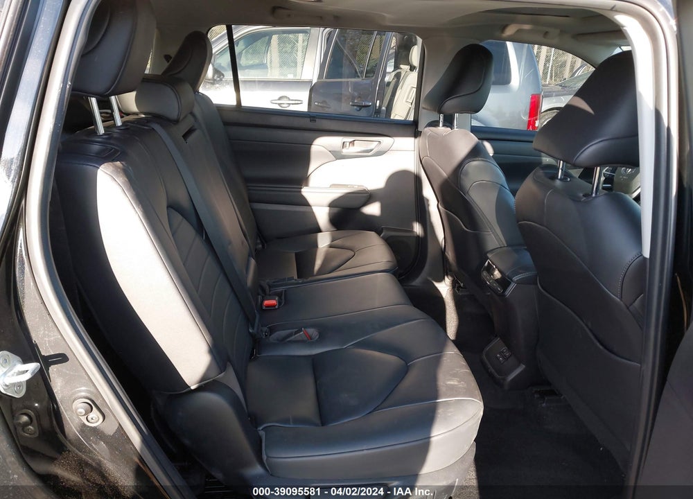 2023 TOYOTA HIGHLANDER XLE VIN: 5TDKDRBHXPS010403