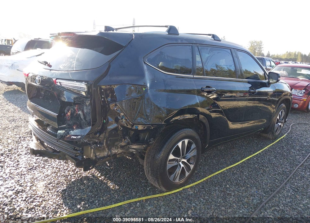 2023 TOYOTA HIGHLANDER XLE VIN: 5TDKDRBHXPS010403