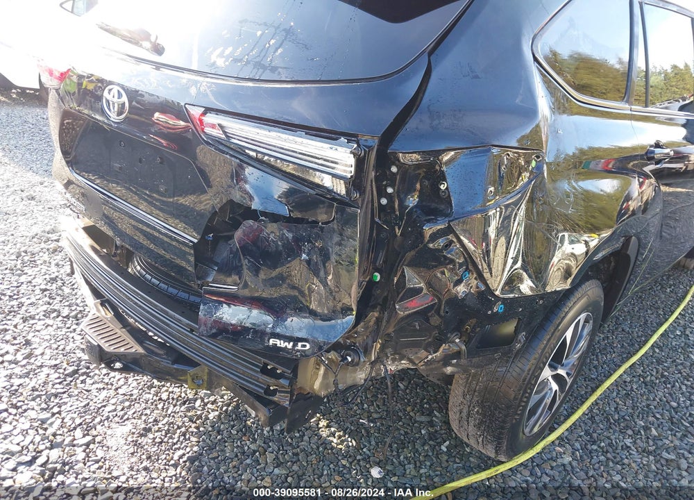 2023 TOYOTA HIGHLANDER XLE VIN: 5TDKDRBHXPS010403
