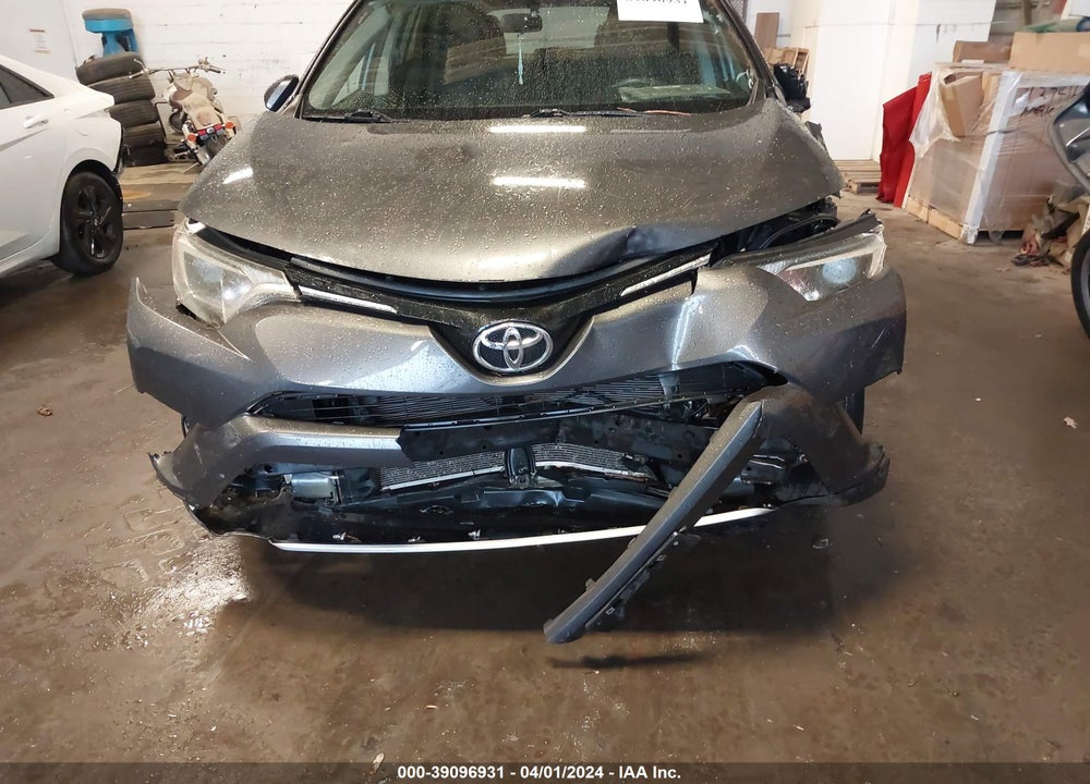 2016 TOYOTA RAV4 XLE VIN: 2T3WFREV2GW306446