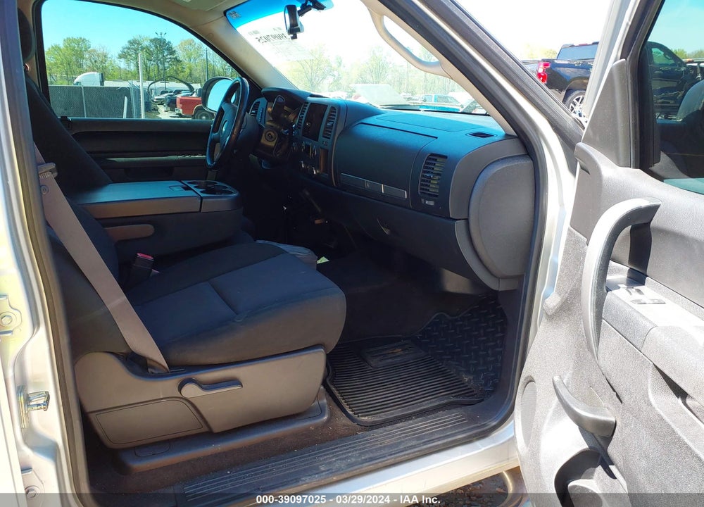 2011 CHEVROLET SILVERADO 1500 LT VIN: 3GCPKSE34BG383575