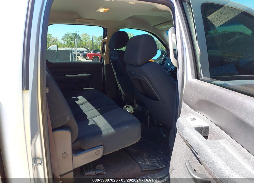 2011 CHEVROLET SILVERADO 1500 LT VIN: 3GCPKSE34BG383575