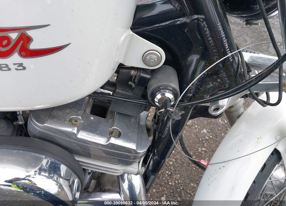 2000 HARLEY-DAVIDSON XL883 HUGGER VIN: 1HD4CEM39YK117634