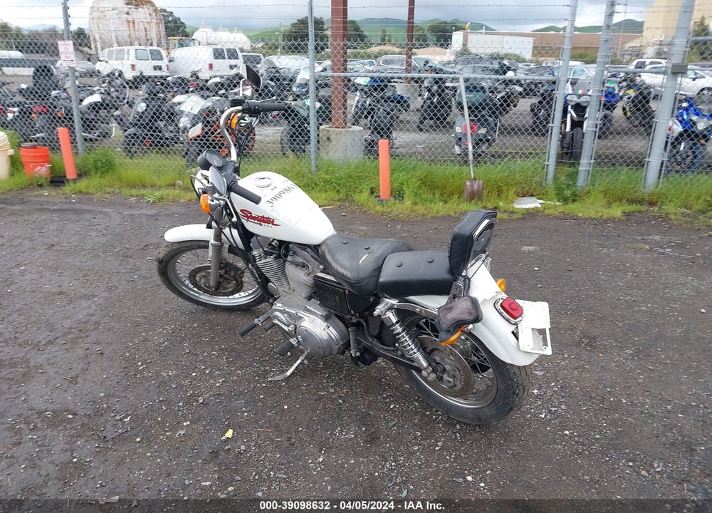 2000 HARLEY-DAVIDSON XL883 HUGGER VIN: 1HD4CEM39YK117634