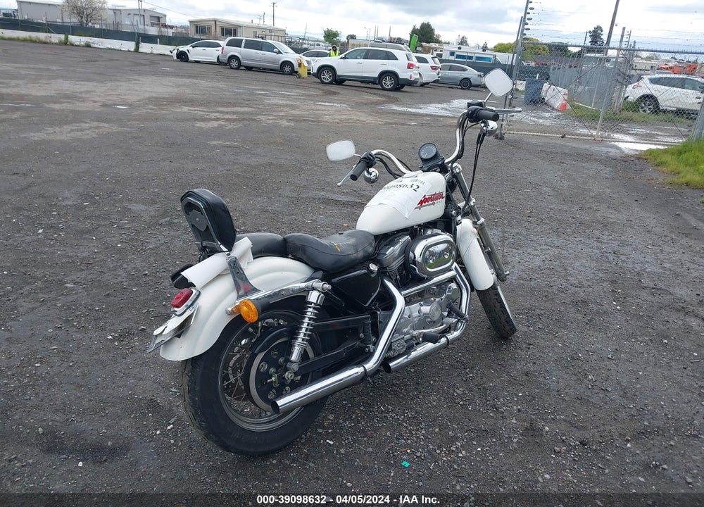 2000 HARLEY-DAVIDSON XL883 HUGGER VIN: 1HD4CEM39YK117634
