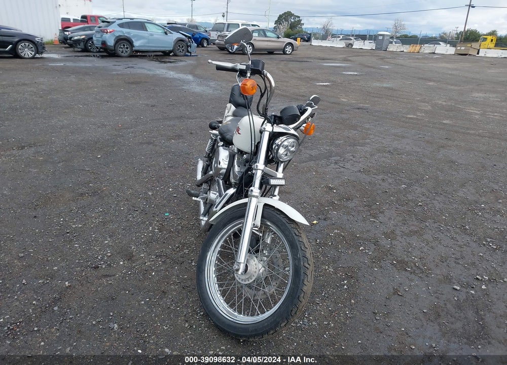 2000 HARLEY-DAVIDSON XL883 HUGGER VIN: 1HD4CEM39YK117634