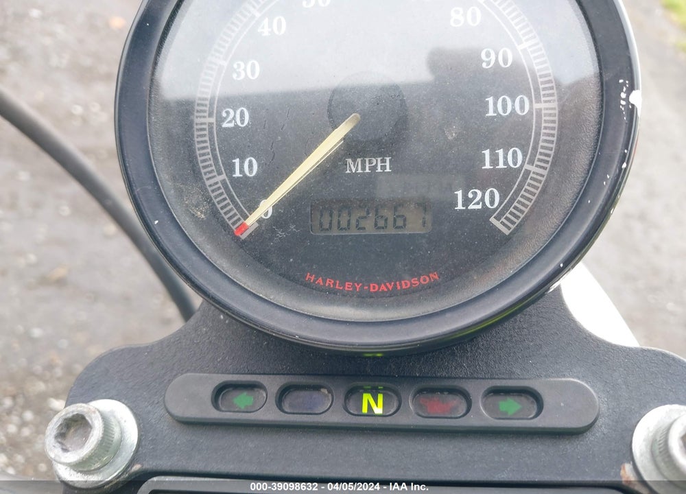 2000 HARLEY-DAVIDSON XL883 HUGGER VIN: 1HD4CEM39YK117634