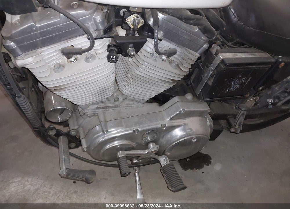 2000 HARLEY-DAVIDSON XL883 HUGGER VIN: 1HD4CEM39YK117634