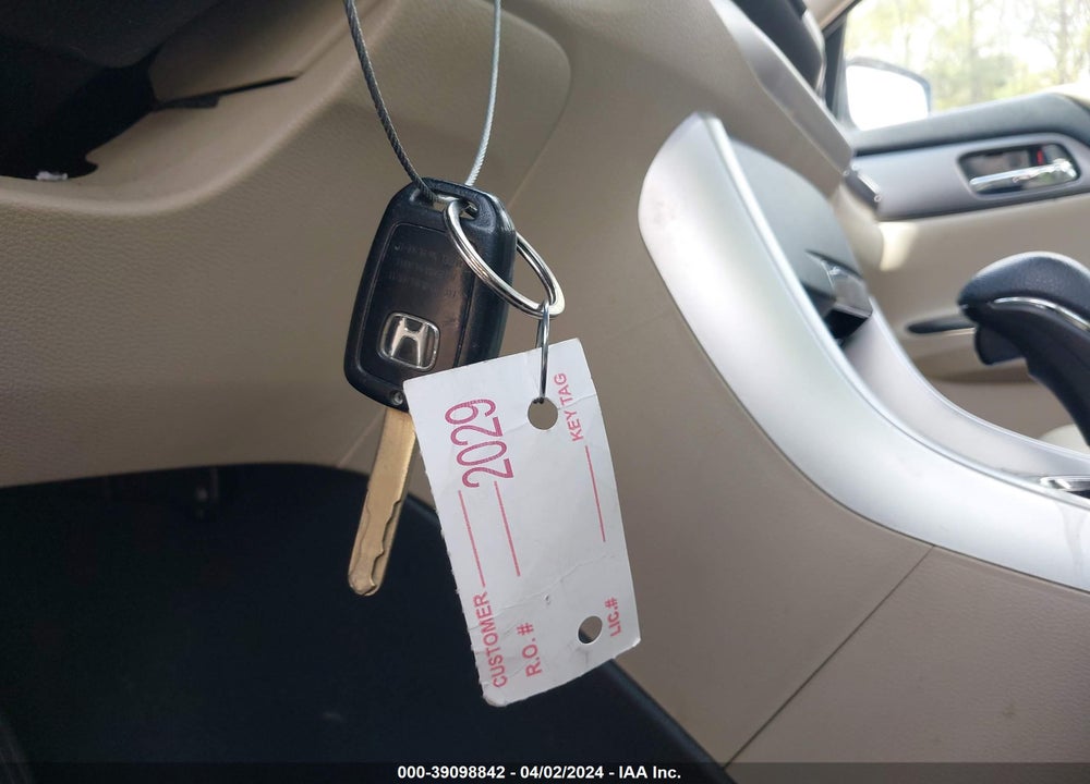 2015 HONDA ACCORD VIN: 1HGCR2F31FA150428