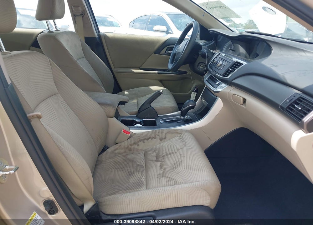 2015 HONDA ACCORD VIN: 1HGCR2F31FA150428