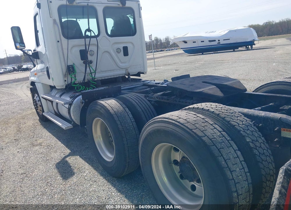 2015 FREIGHTLINER CASCADIA 125 VIN: 1FUJGEDV2FLGP3801