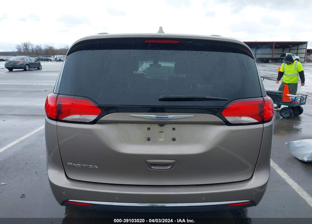 2017 CHRYSLER PACIFICA TOURING L VIN: 2C4RC1BGXHR764437